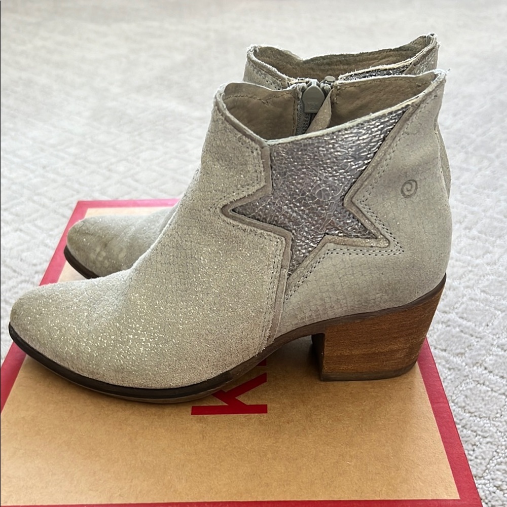 Khrio taupe silver star cowgirl grey boots size 36 or 6